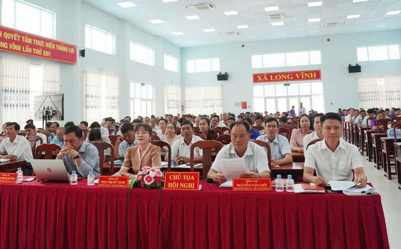 Xã Long Vĩnh tham dự hội nghị trực tuyến quán triệt, triển khai Nghị quyết số 79-NQ/TW và 80-NQ/TW