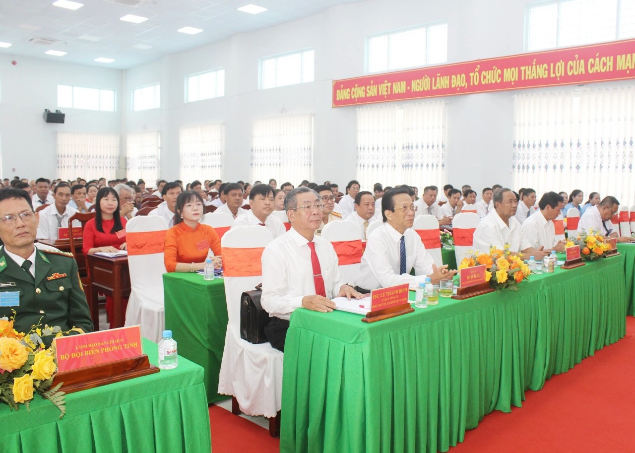 Phiên làm việc buổi sáng tại Đại hội đại biểu Đảng bộ xã Long Vĩnh, lần thứ XIV, nhiệm kỳ 2025 - 2030