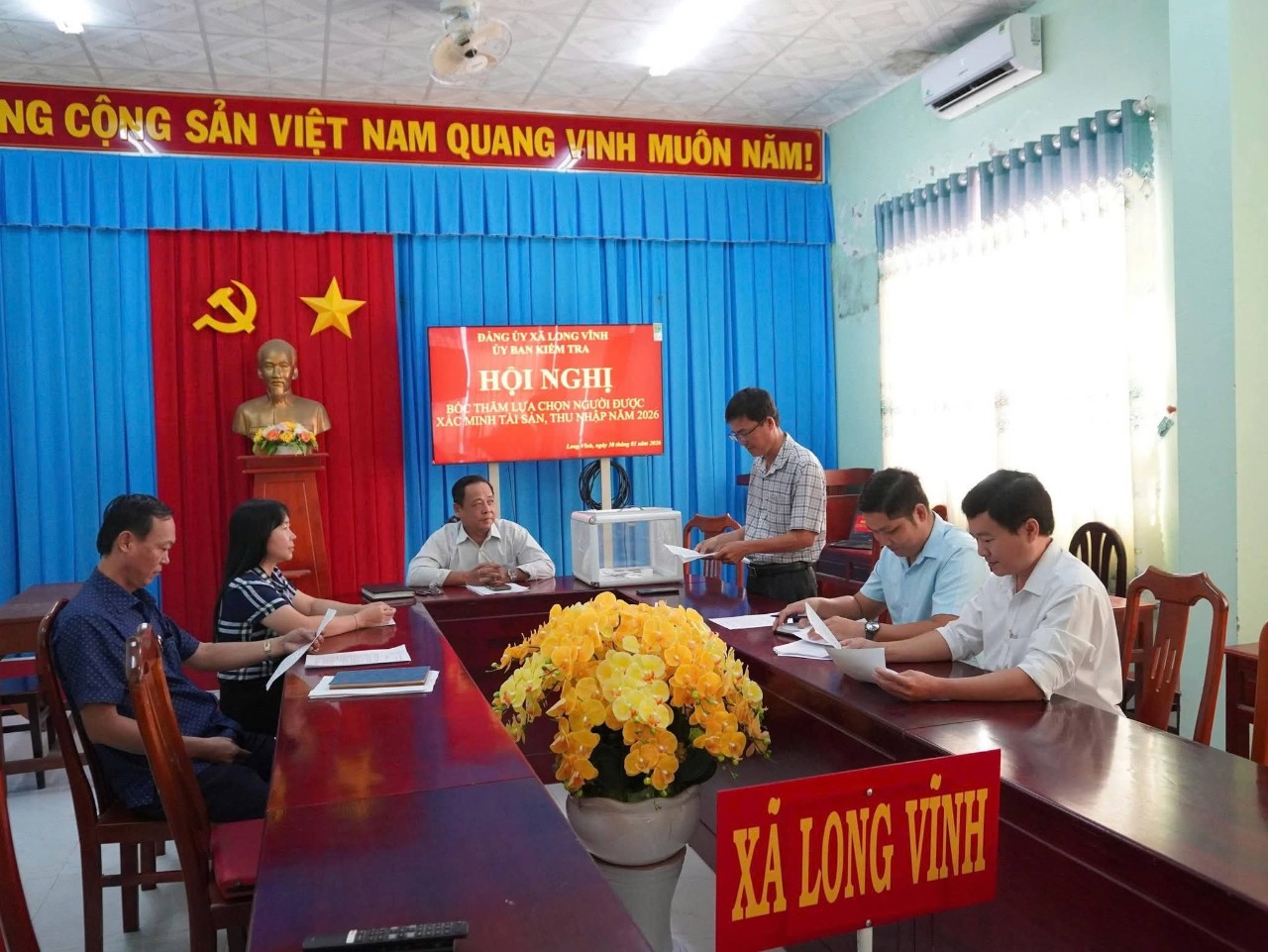 Ủy ban Kiểm tra Đảng ủy xã Long Vĩnh tổ chức Hội nghị bốc thăm xác minh tài sản, thu nhập năm 2026