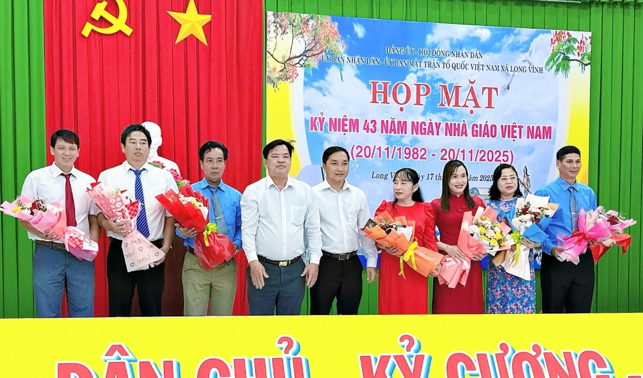 Xã Long Vĩnh tổ chức họp mặt kỉ niệm 43 năm Ngày Nhà giáo Việt Nam (20/11/1982 - 20/11/2025)