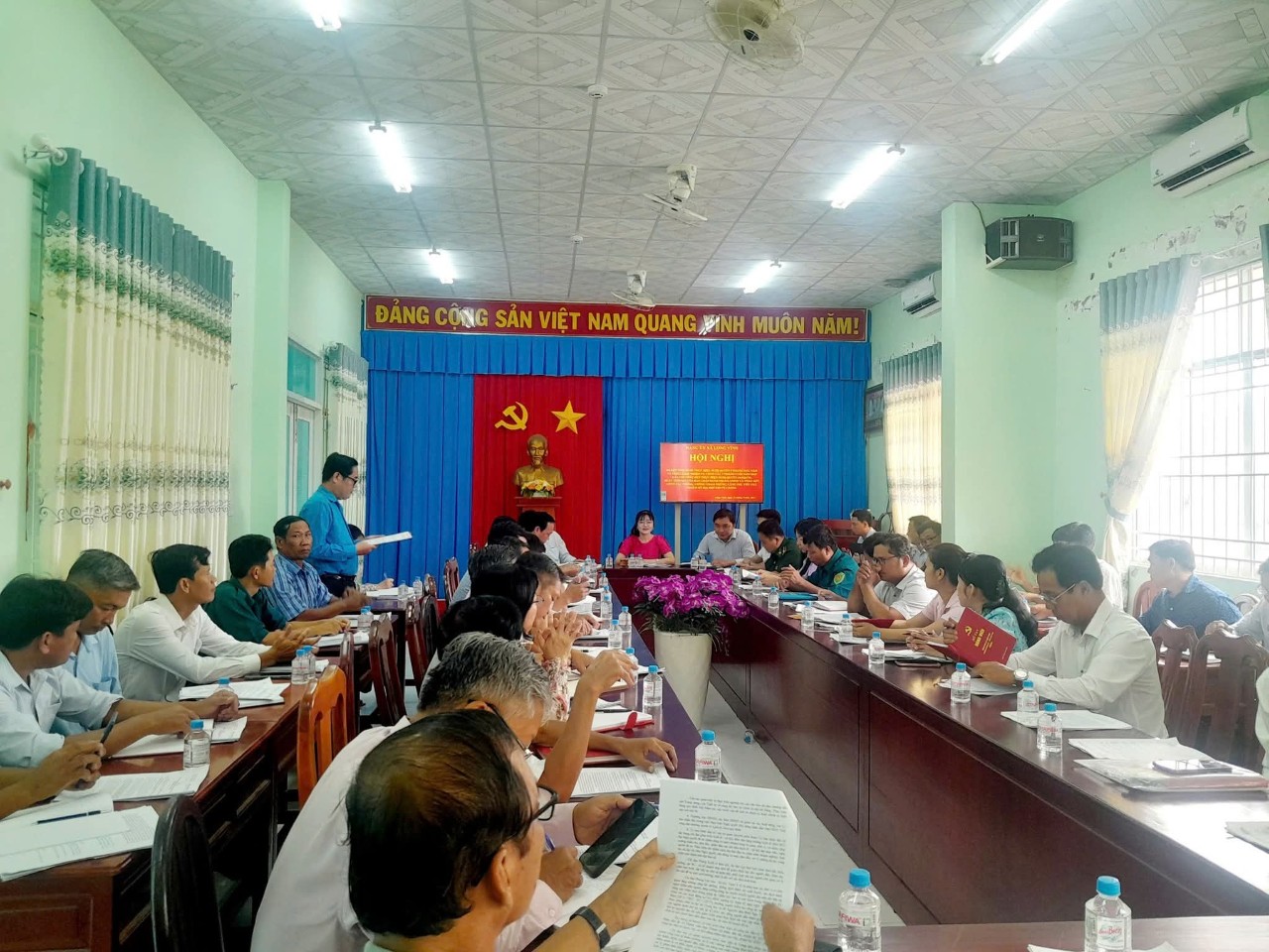 Đảng ủy xã Long Vĩnh tổ chức sơ kết 9 tháng đầu năm 2025 gắn với tổng kết Nghị quyết 18-NQ/TW và công tác phòng, chống tham nhũng, tiêu cực.