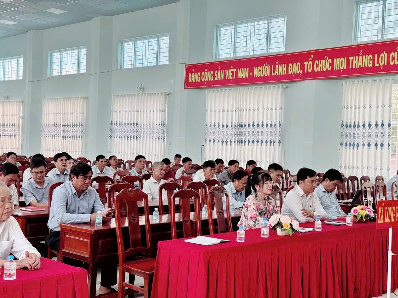 Xã Long Vĩnh tham dự Hội nghị quán triệt và triển khai thực hiện các Nghị quyết của Trung ương
