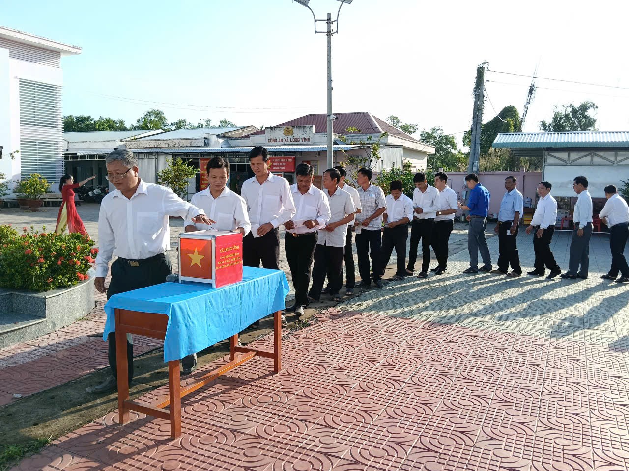 Đảng ủy xã Long Vĩnh phát động ủng hộ đồng bào miền Bắc khắc phục hậu quả bão số 10  (bão bualoi)