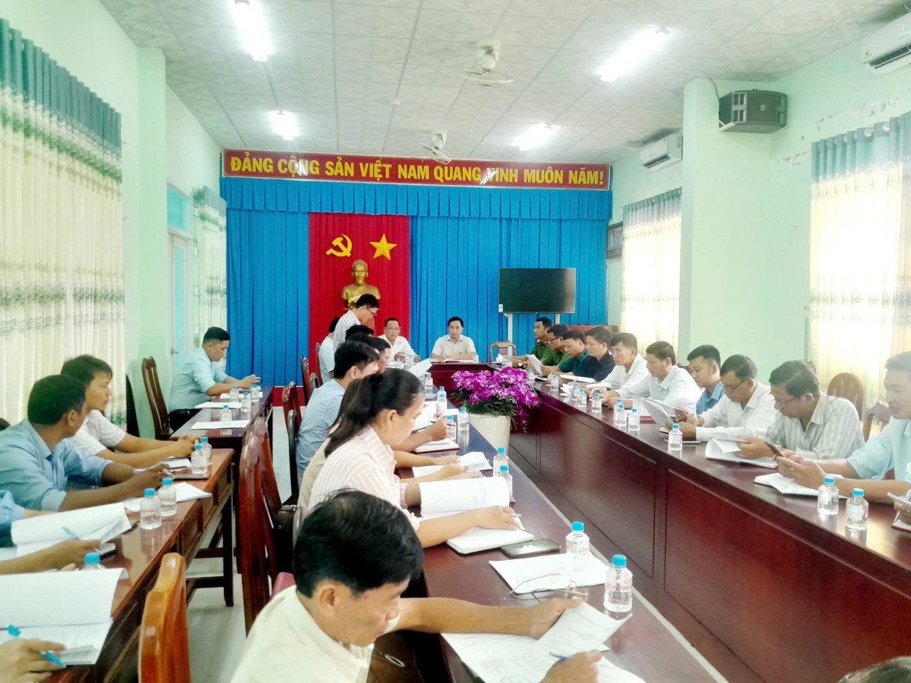 Ủy ban Kiểm tra Đảng ủy xã Long Vĩnh tổ chức hội nghị triển khai quy trình mẫu thực hiện kiểm tra, giám sát trong năm 2025 và những năm tiếp theo.