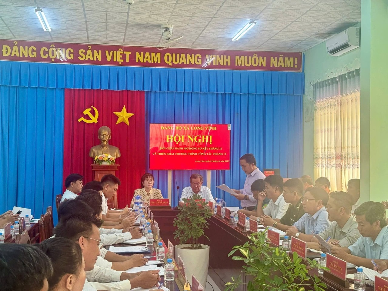 Long Vĩnh tổ chức Hội nghị Ban Chấp hành Đảng bộ mở rộng sơ kết hoạt động tháng 11 và triển khai chương trình công tác tháng 12/2025