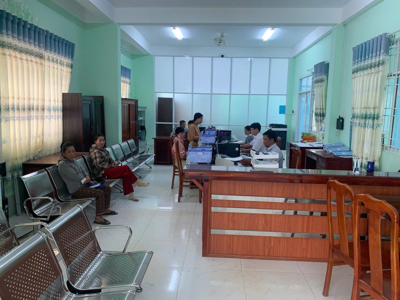 XÃ LONG VĨNH NÂNG CAO CHẤT LƯỢNG PHỤC VỤ NGƯỜI DÂN VÀ DOANH NGHIỆP
