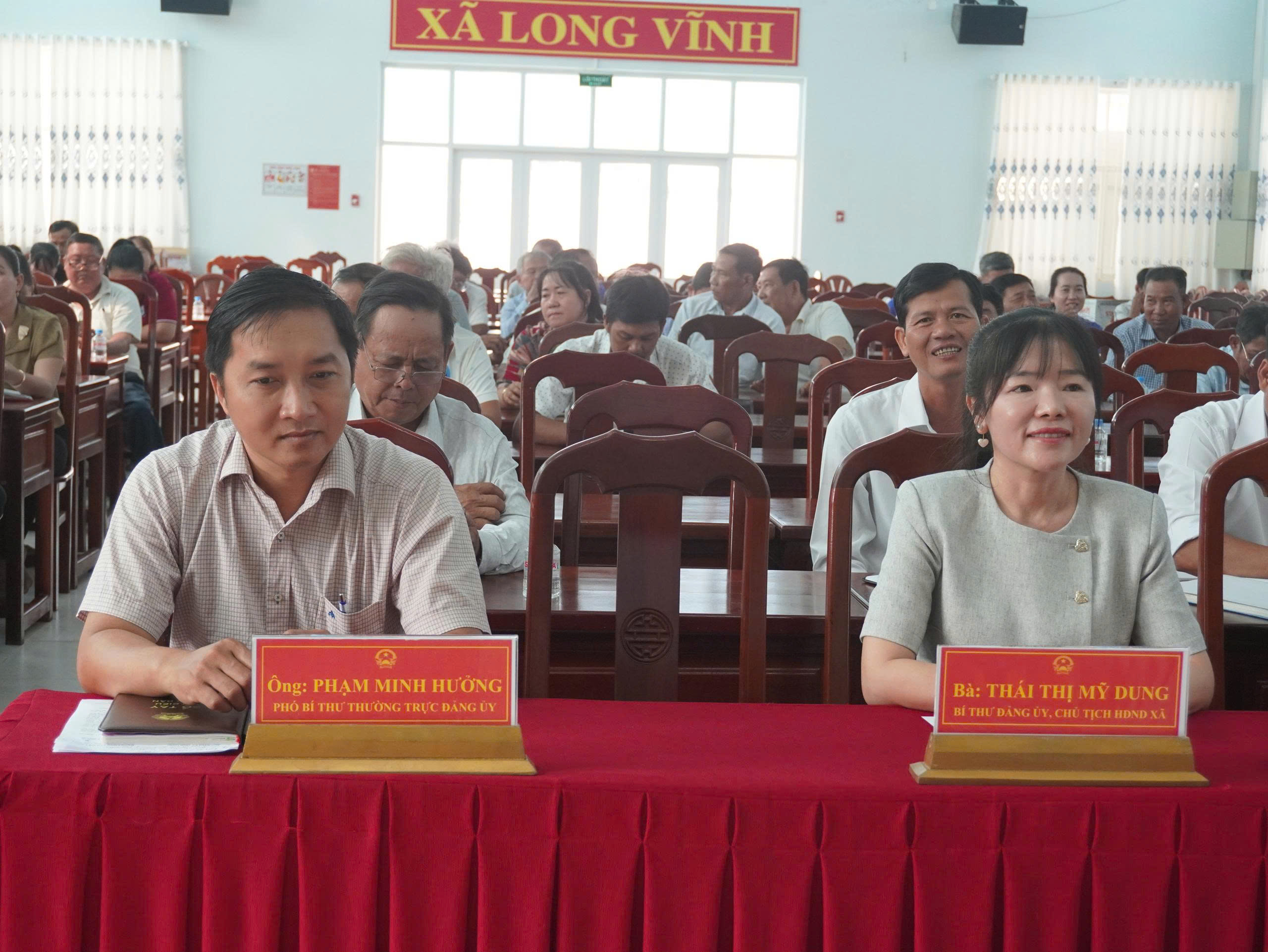 THAM DỰ HỘI NGHỊ TRỰC TUYẾN TIẾP XÚC CỬ TRI CỦA ĐOÀN ĐẠI BIỂU QUỐC HỘI ĐƠN VỊ TỈNH VĨNH LONG SAU KỲ HỌP THỨ NHẤT, QUỐC HỘI KHÓA XVI