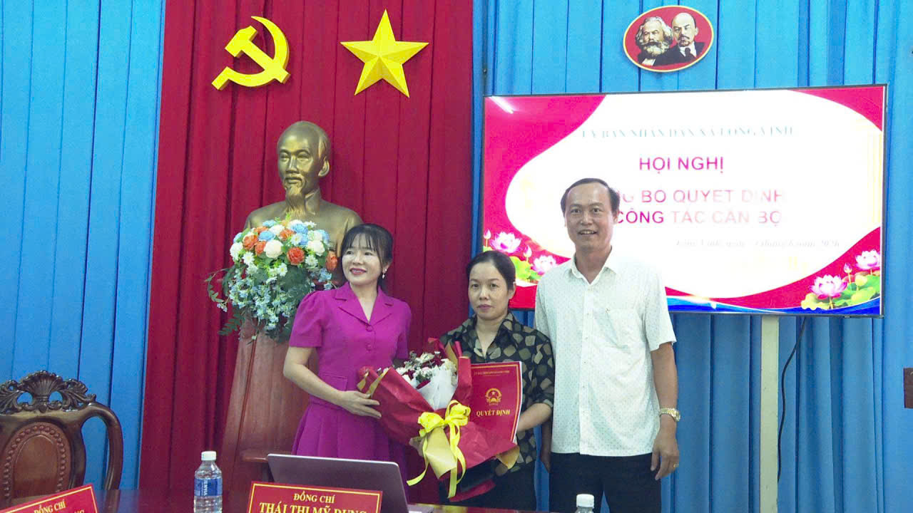 Công bố Quyết định bổ nhiệm Phó Giám đốc Trạm Y tế xã Long Vĩnh